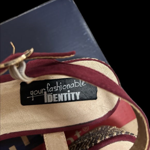 Burgundy Low Wedge Sandals – EU 38 - Picture 4 of 10